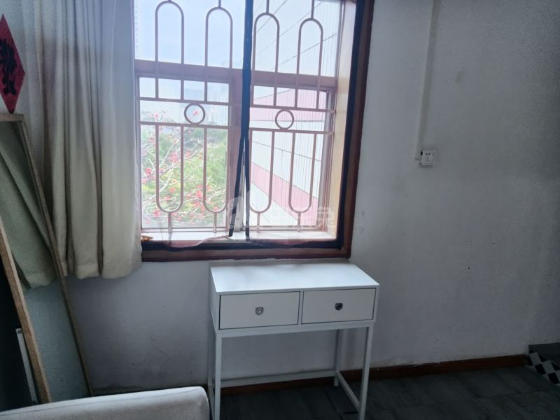 莲城花园14035526卧室窗户图7