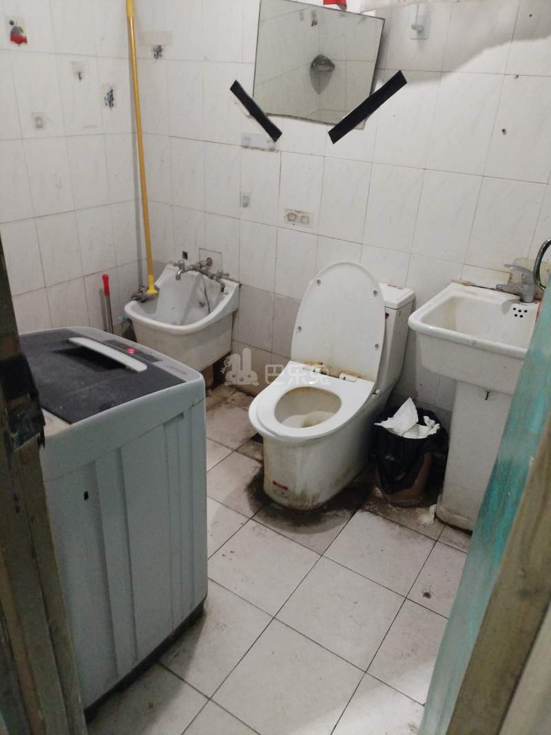 名人花苑14072421卫生间图17