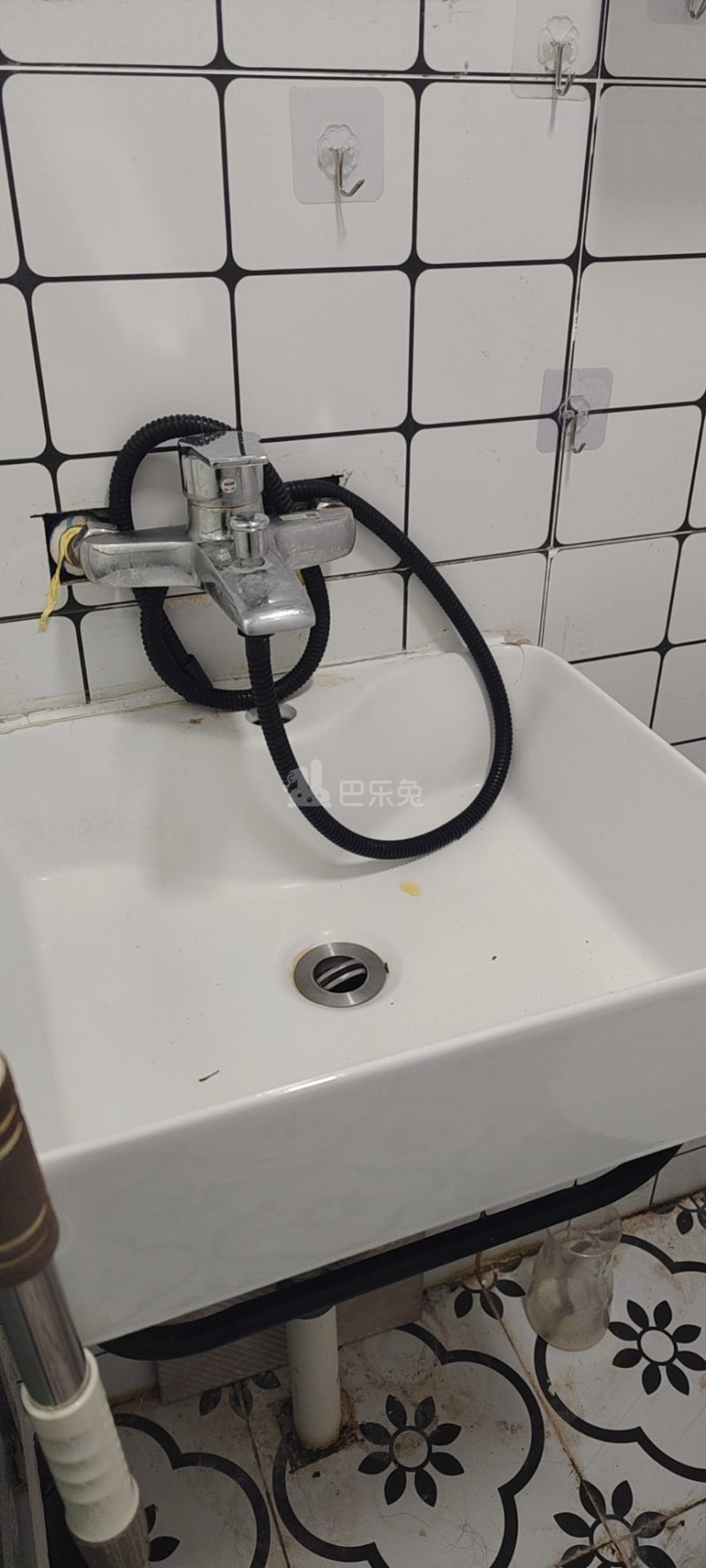 海联花苑（张虹路135弄）14173432卫生间图3