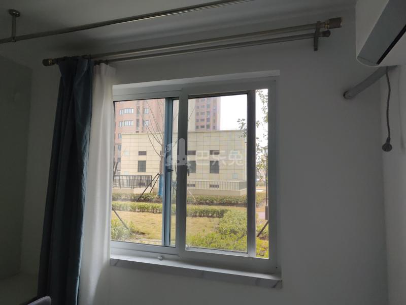 匡巷三村14413463卧室窗户图11