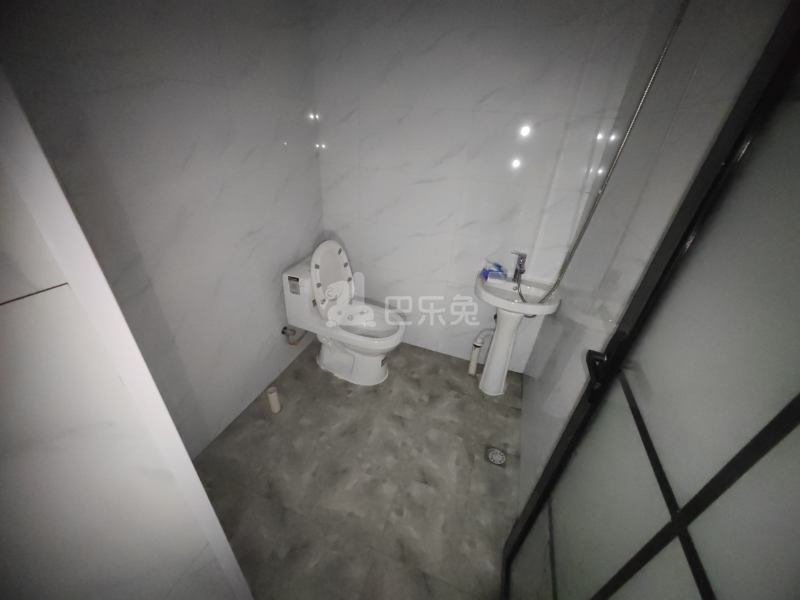 疁南小区14490034卫生间图9