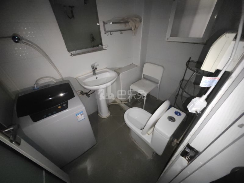 疁南小区14490036卫生间图6