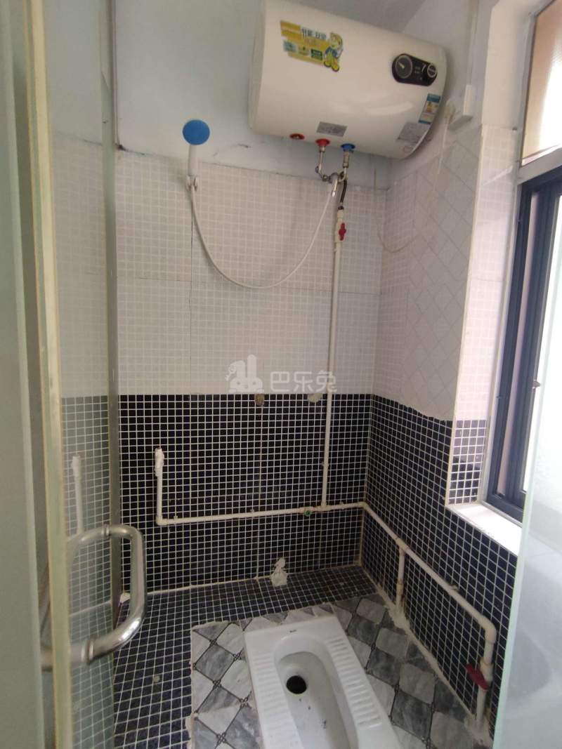 宏华苑小区1466338卫生间图4