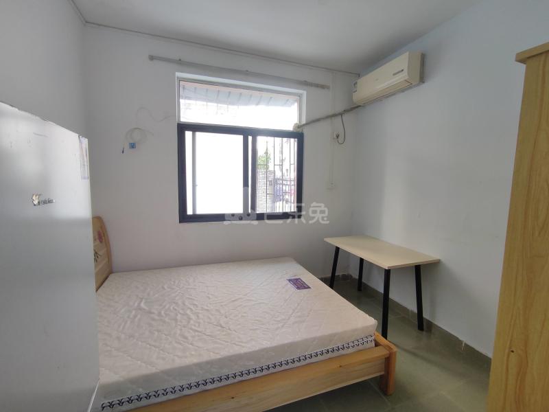 宏华苑小区1466338卧室图0