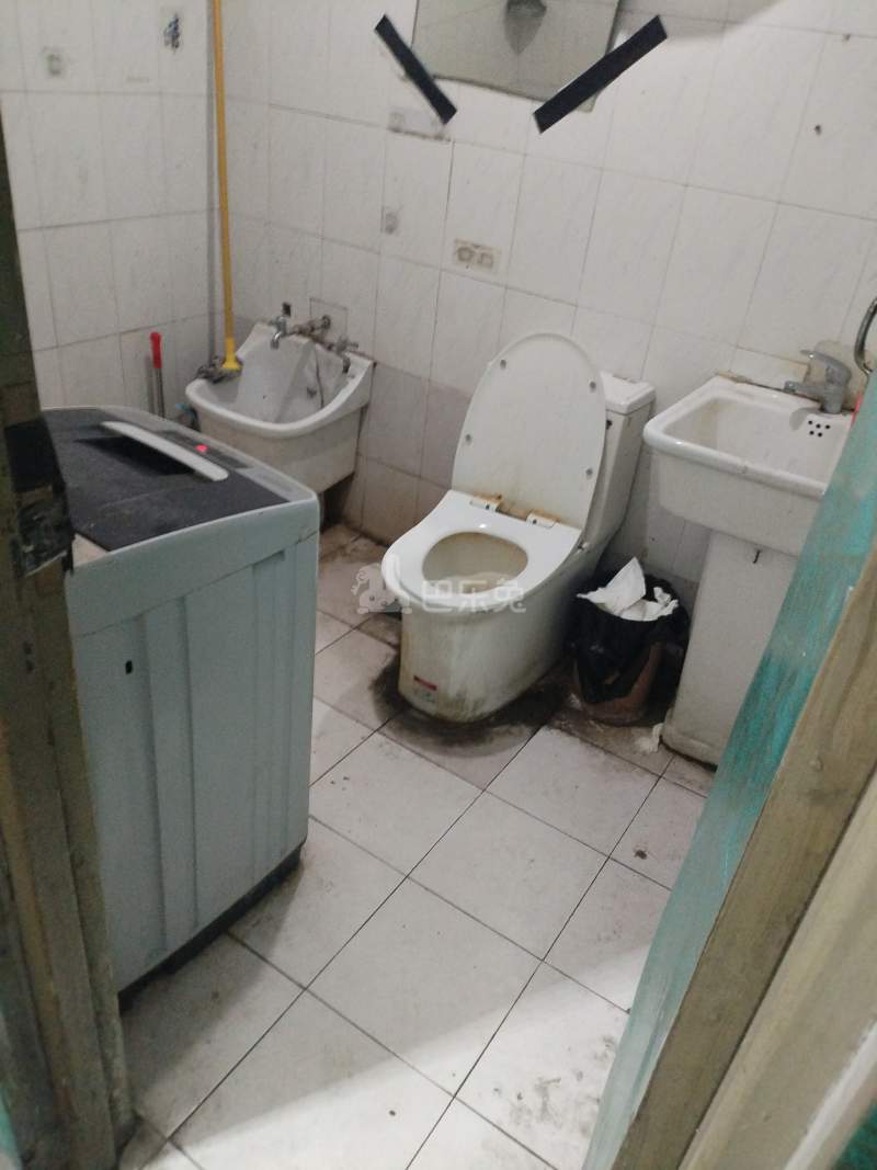 名人花苑14072421卫生间图19