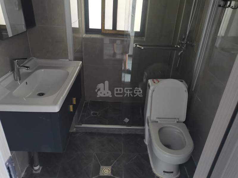 华泾绿苑15002986卫生间图9