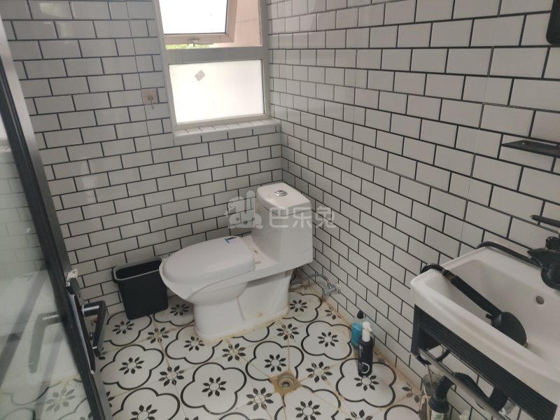 美罗家园罗秀苑15121637卫生间图5