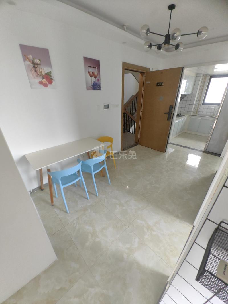 宝地佘山1号小区15356726客厅图4