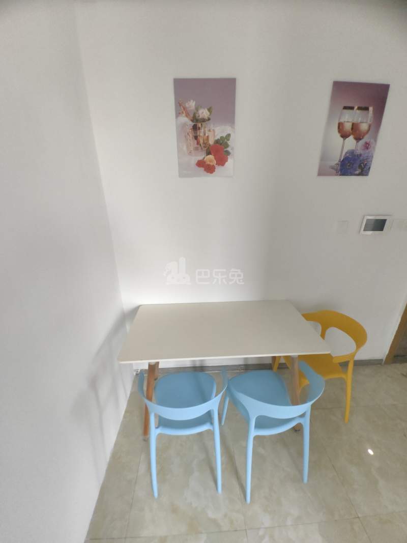 宝地佘山1号小区15356726客厅图5