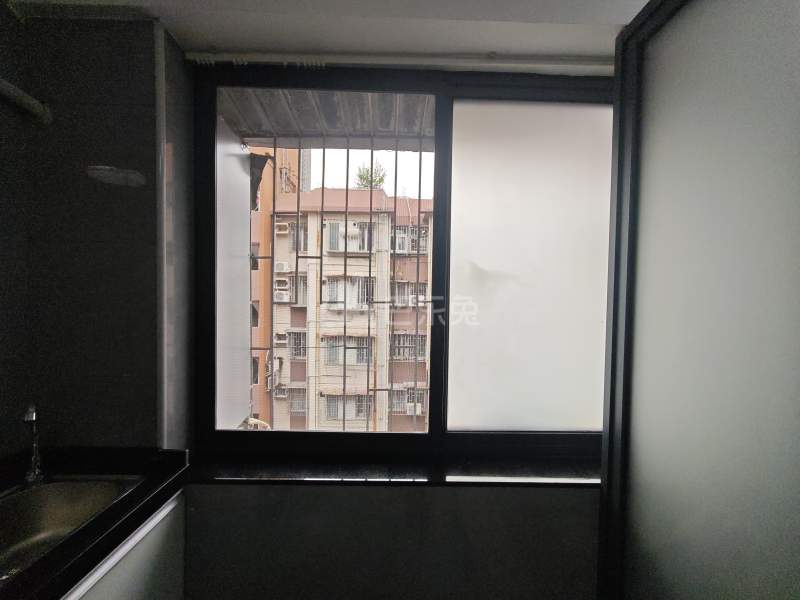 南光花园15444295卧室窗户图6