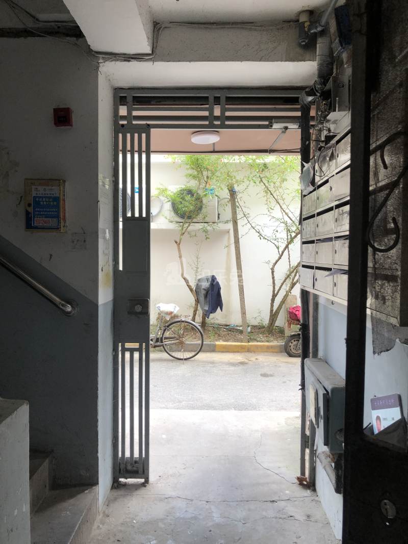 华师大一村15523629卧室图4