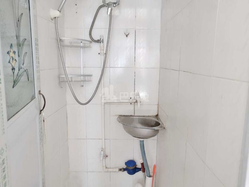 松园南小区1557175卫生间图2