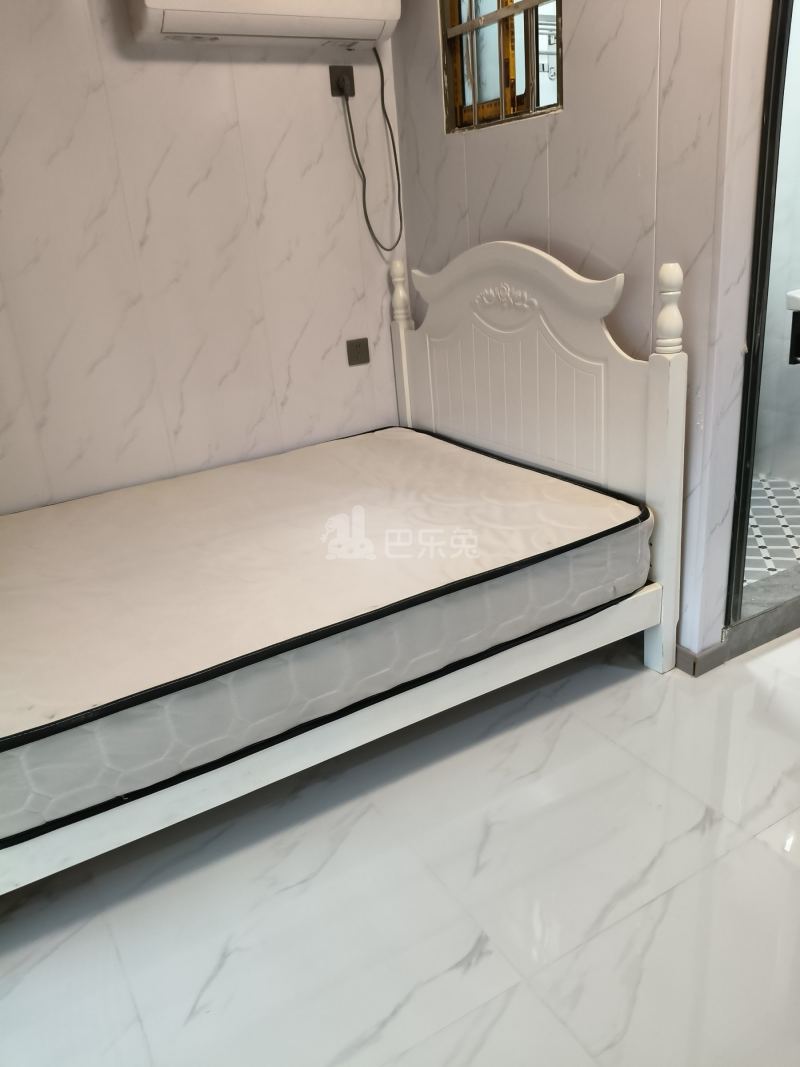 新卫村新北村15968349卧室图1