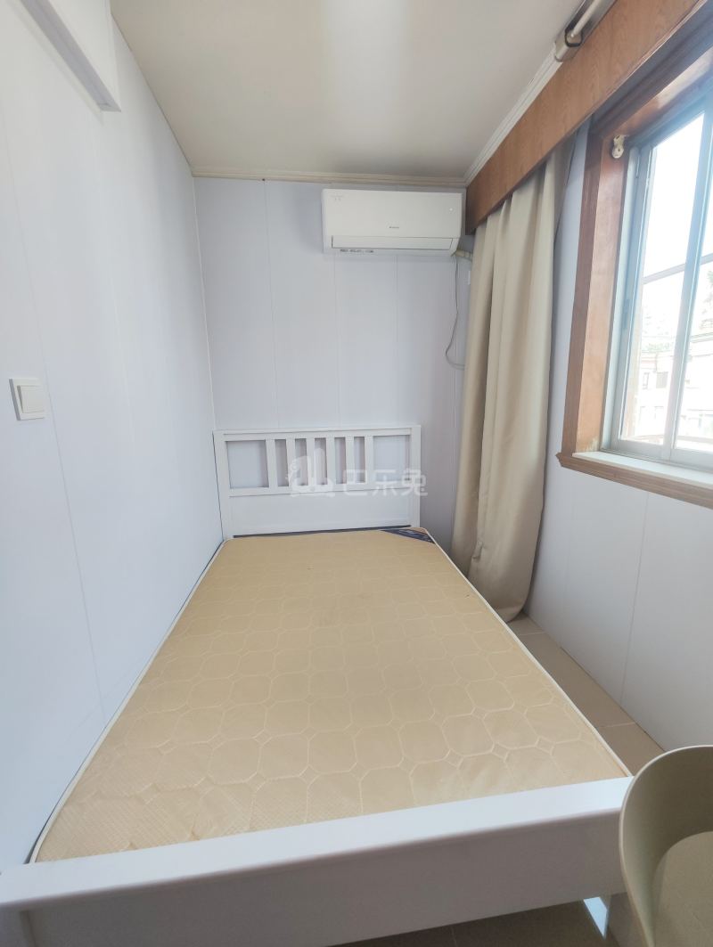 海申花园16101550卧室图0