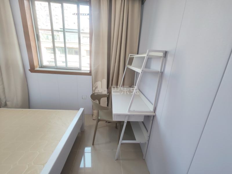 海申花园16101550卧室图2