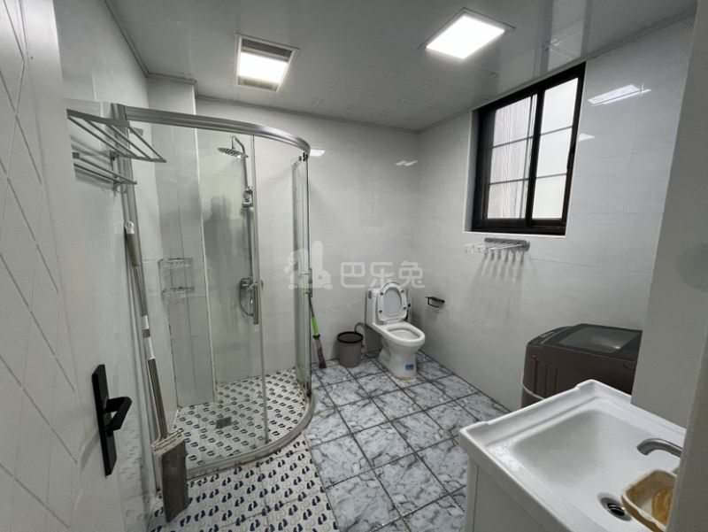 龙湖滟澜山16514962卫生间图8