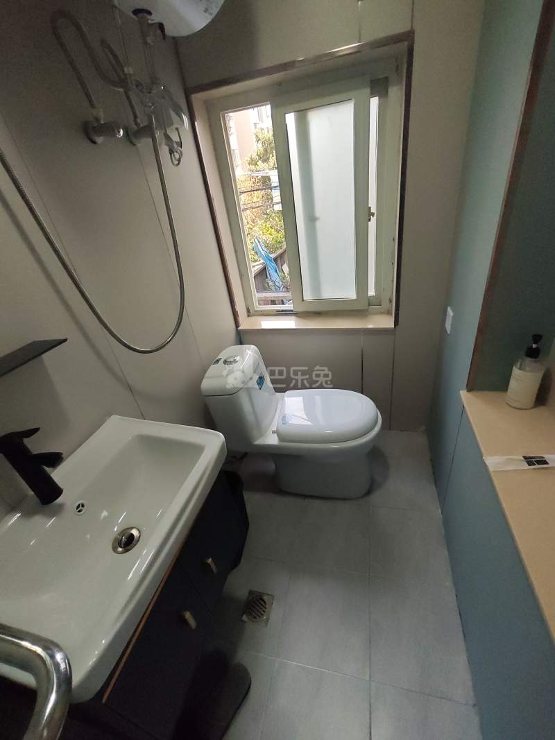 大宁路660弄小区16569113卫生间图5