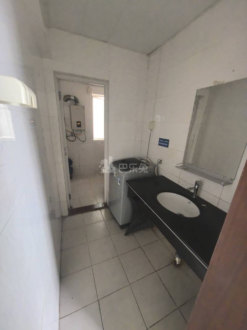 新浩城花园16811403卫生间图1