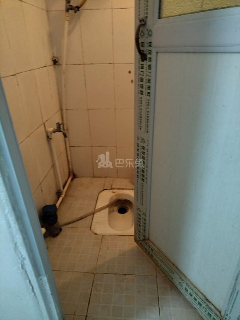 后海第三统建楼1773508卫生间图6