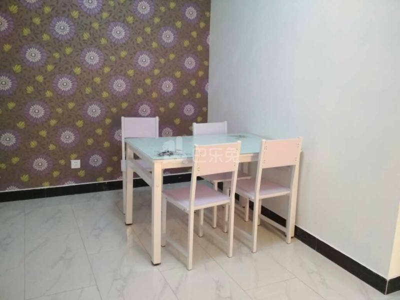 申城佳苑二期B块9566426客厅图4