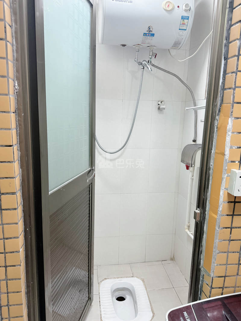 白石龙一区179栋17836112卫生间图4