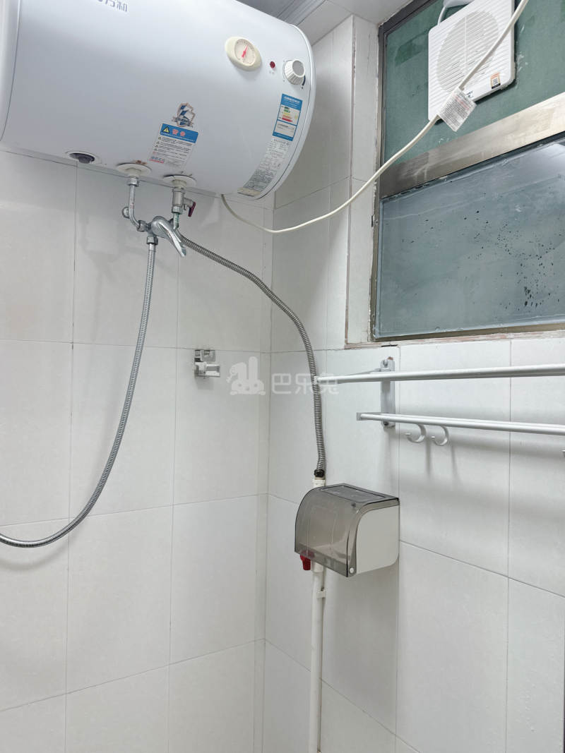 白石龙一区179栋17836112卫生间图5