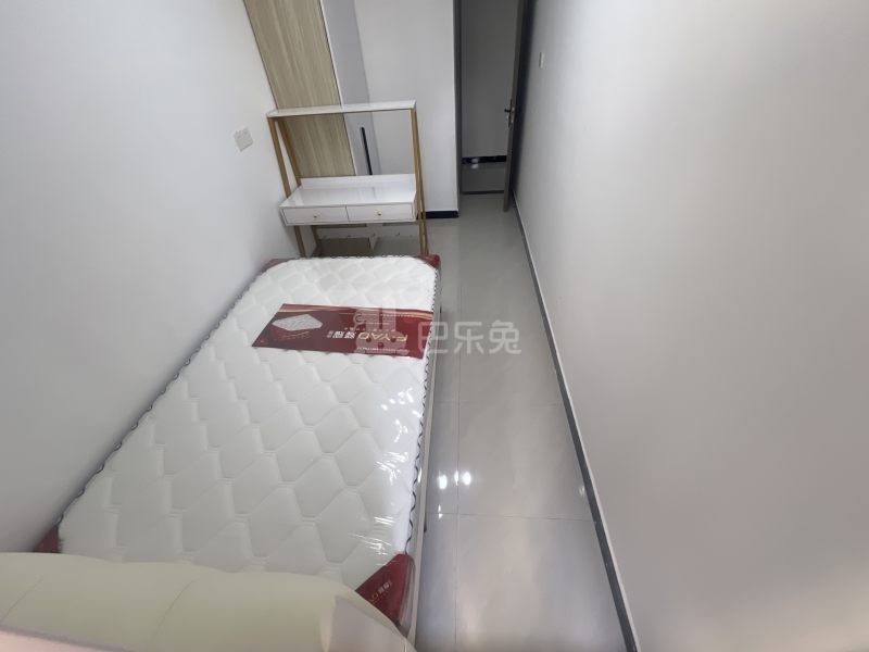 宝宸共和家园南区18080512卧室图1