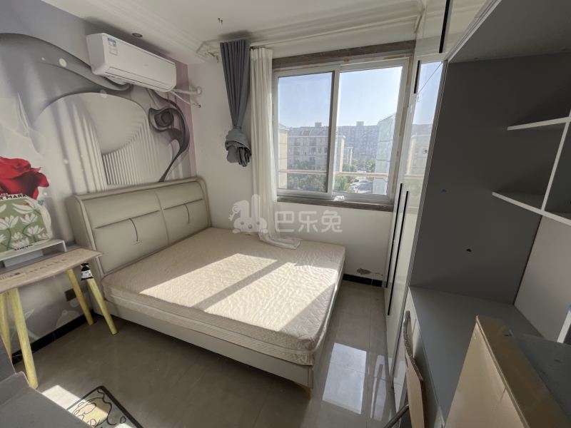 巷佳华苑1期18182699卧室图0