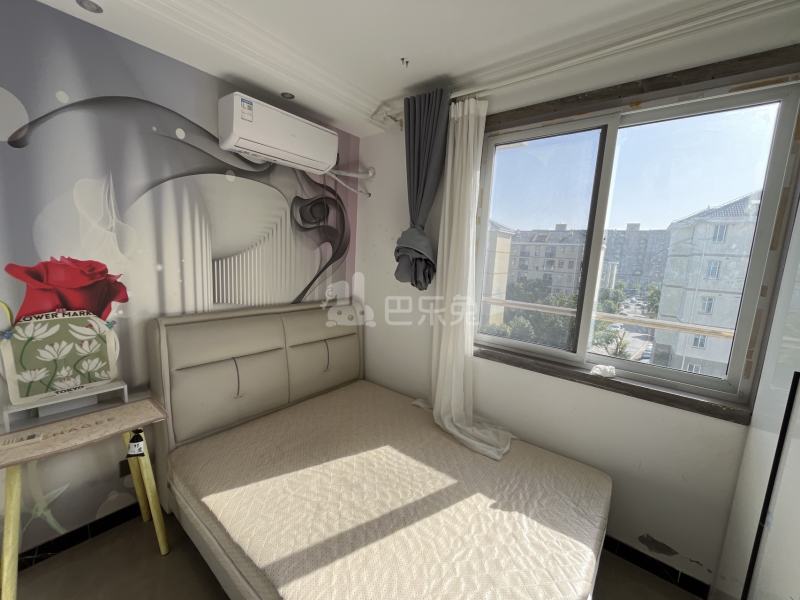 巷佳华苑1期18182699卧室图3