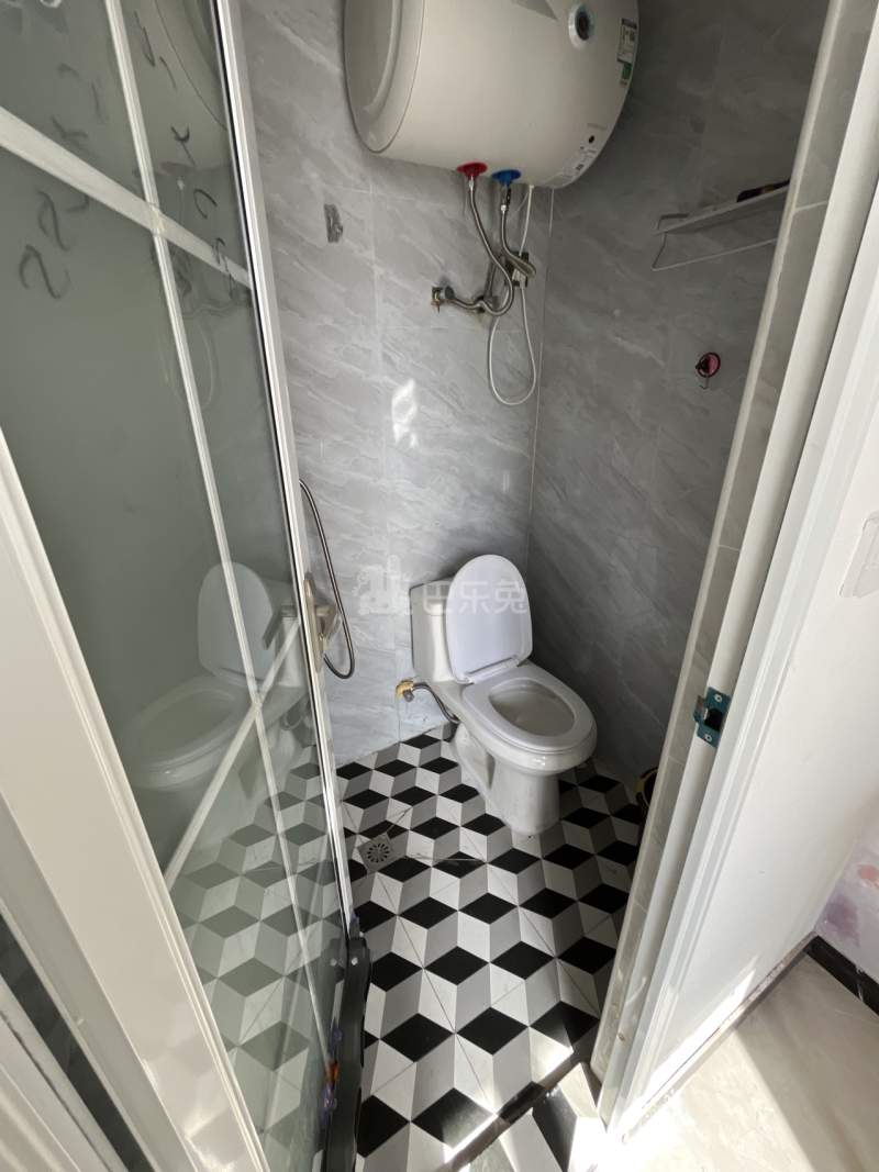 巷佳华苑1期18182699卫生间图6