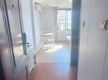 四月天公寓 1室0厅1卫