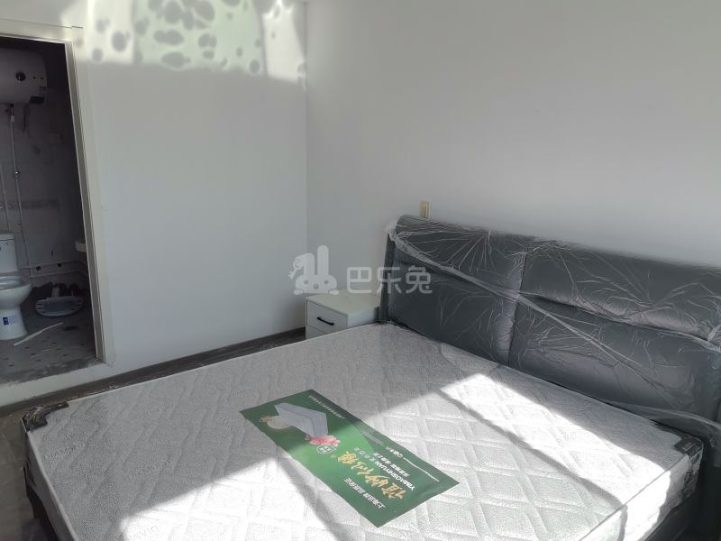 新青浦花苑一区18305232卧室图2