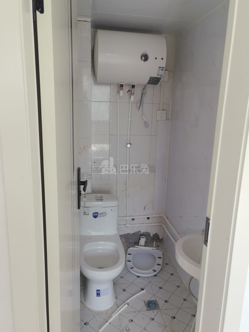 新青浦花苑一区18305232卫生间图4