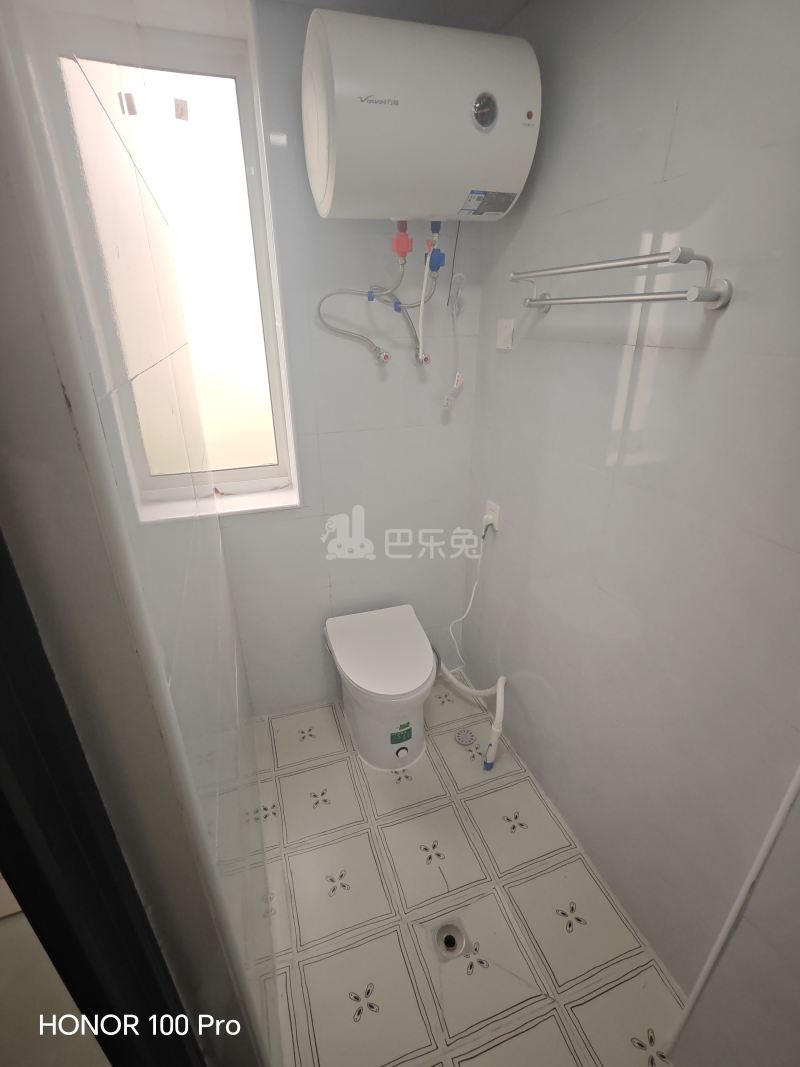 杨泰三村东区18305619卫生间图5