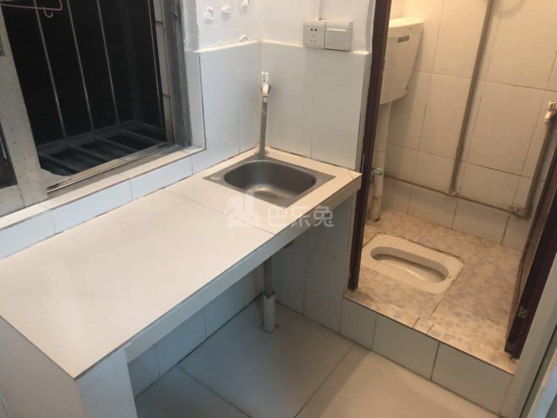 华西十巷七号1830841卫生间图4