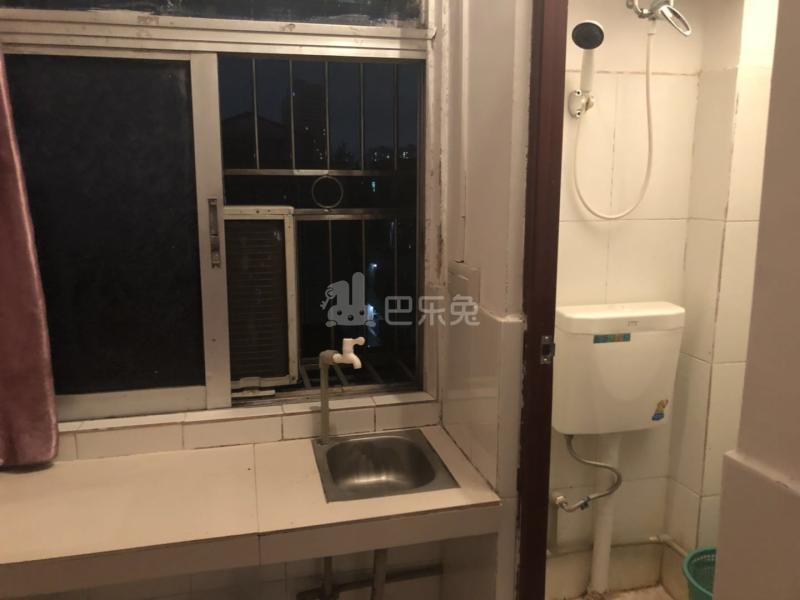 华西十巷七号1830841卫生间图5