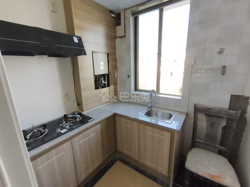 新青浦花苑一区18320410厨房图4