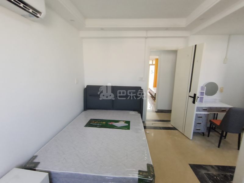 新青浦花苑一区18320410卧室图2