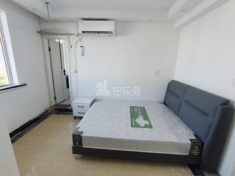 新青浦花苑一区18320410卧室图1