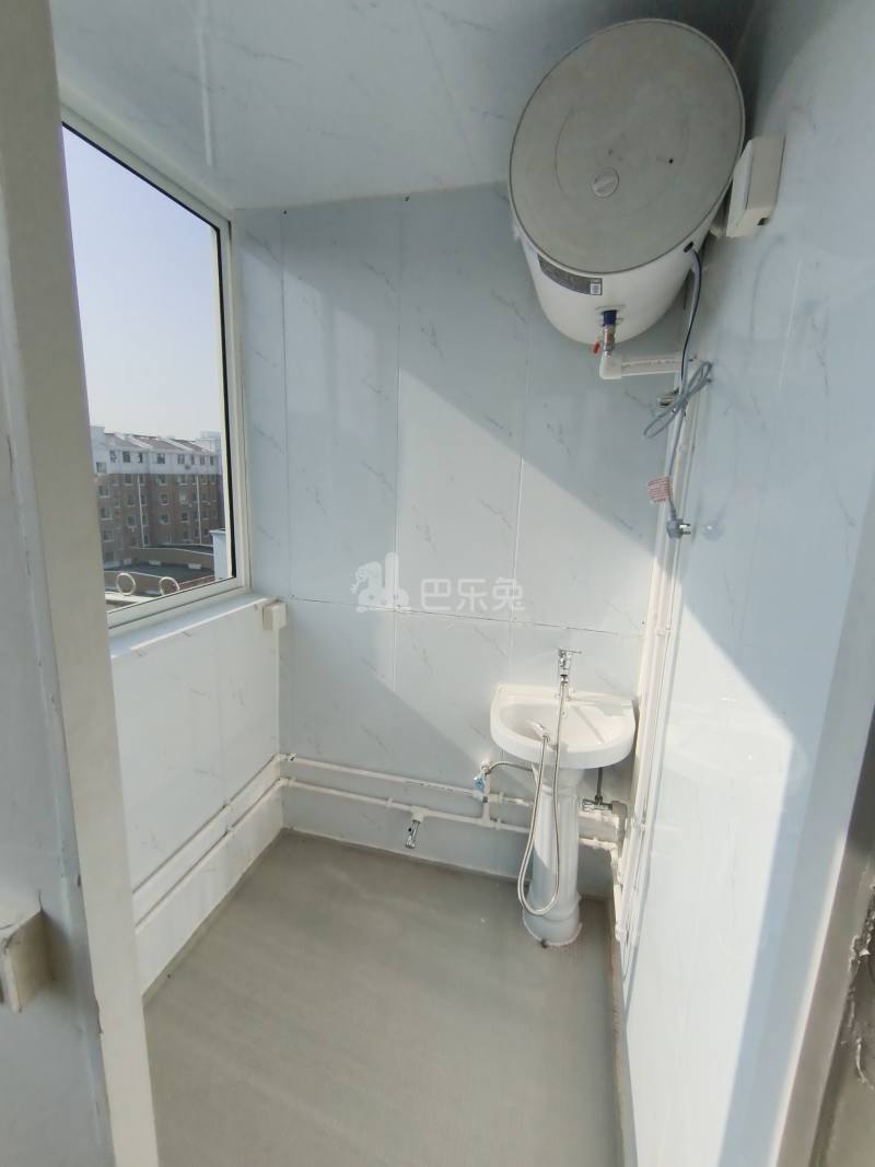 新青浦花苑一区18320423卫生间图5