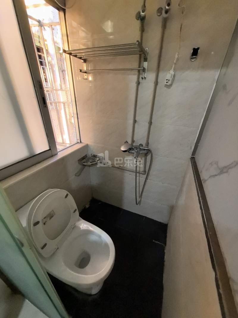 宝龙公寓18422356卫生间图5