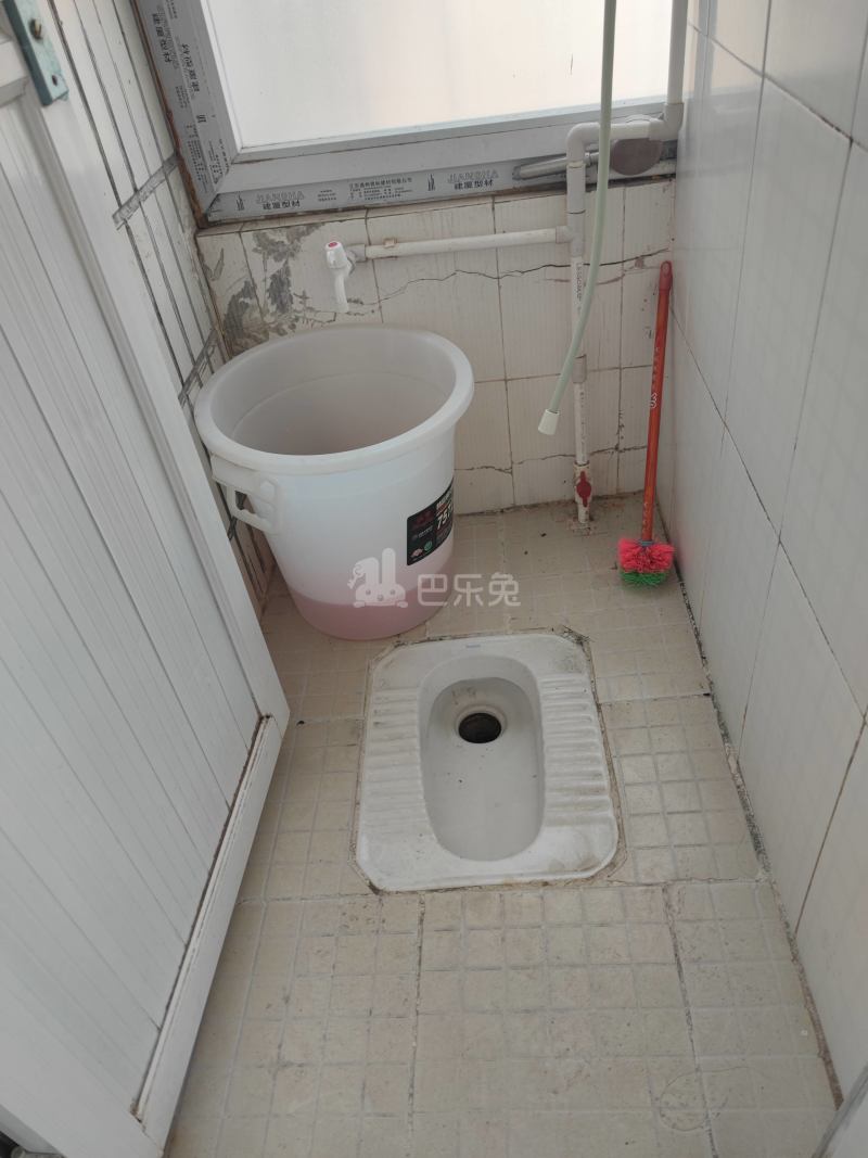 后海第二统建楼2177151卫生间图4