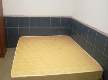 鸿运楼公寓 1室0厅1卫