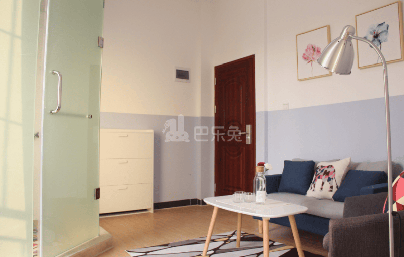 开成一家公寓2288741客厅图2