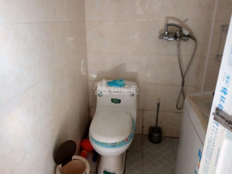 芙蓉路42弄小区2288995卫生间图5