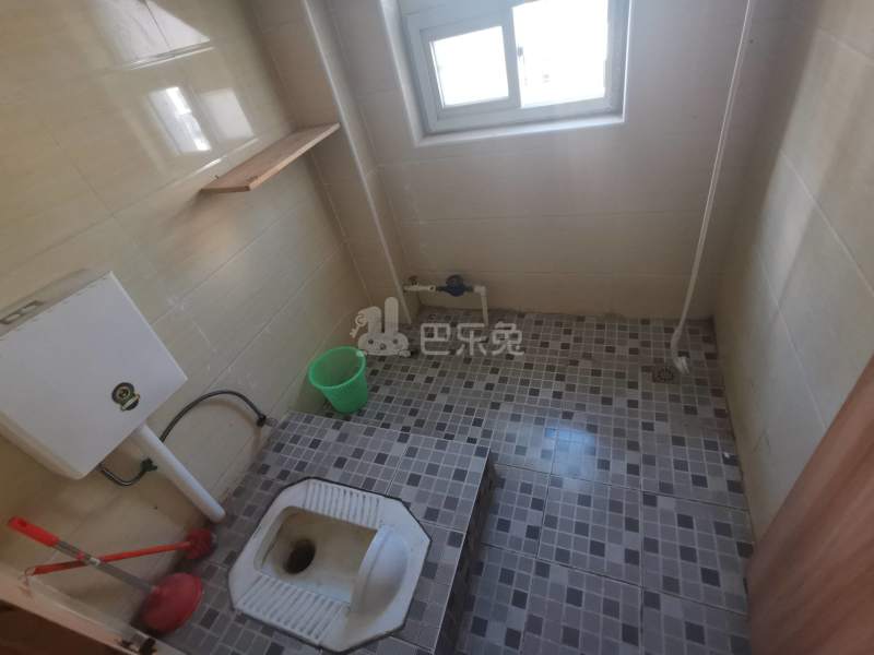 沁乐小区2304175卫生间图5