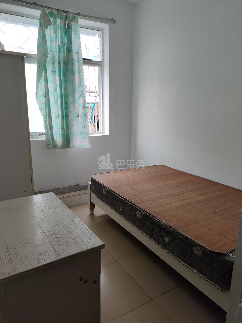 宏华苑小区2423140卧室图0