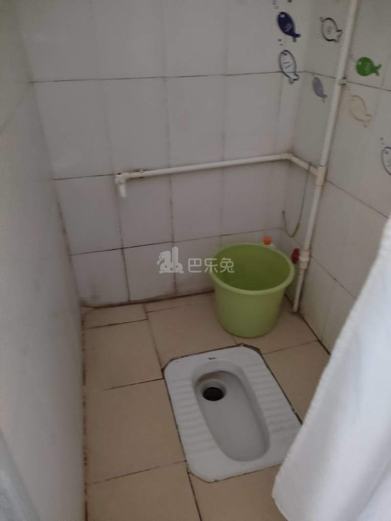 宏华苑小区2423140卫生间图4