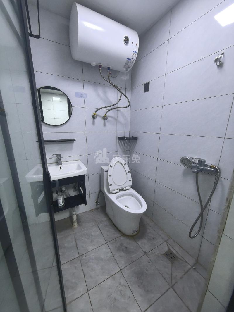 嘉定阳光苑3区2629670卫生间图6