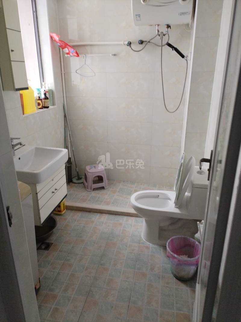 信诚丽都苑2787281卫生间图4